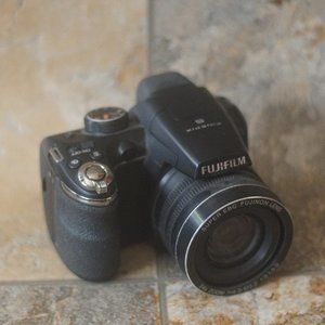Fujifilm FinePix S Series S1 16.4MP Digital Camera